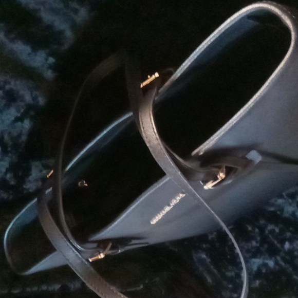 Michael Kors Jet Set Black Saffiano Leather Purse ,Tote .Like New - Picture 4 of 14